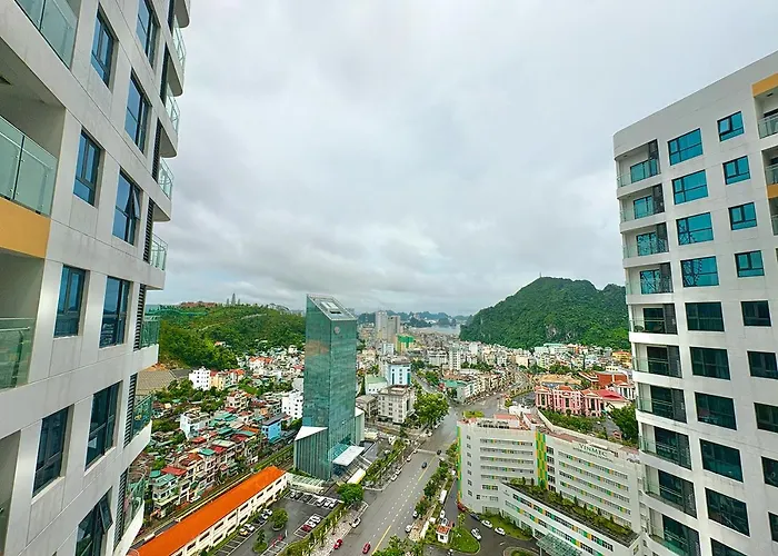Chic Bay, & Mountain Views * Ha Long